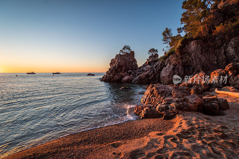 Cala el Golfet, Calella de Palafrugell。布拉瓦海岸日出